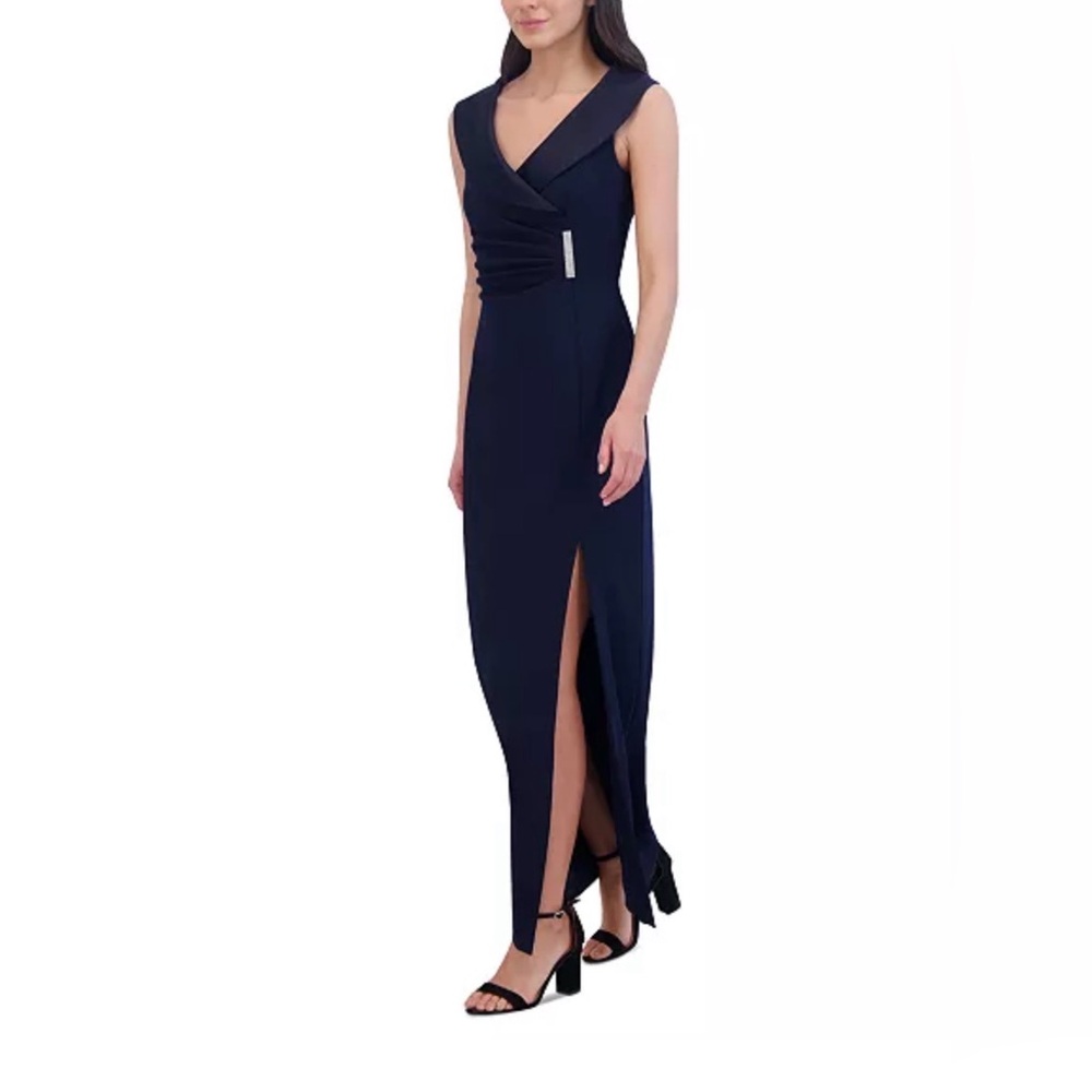 Jessica Howard
Petite Collared Side-Slit Long Gown - Picture 6 of 9